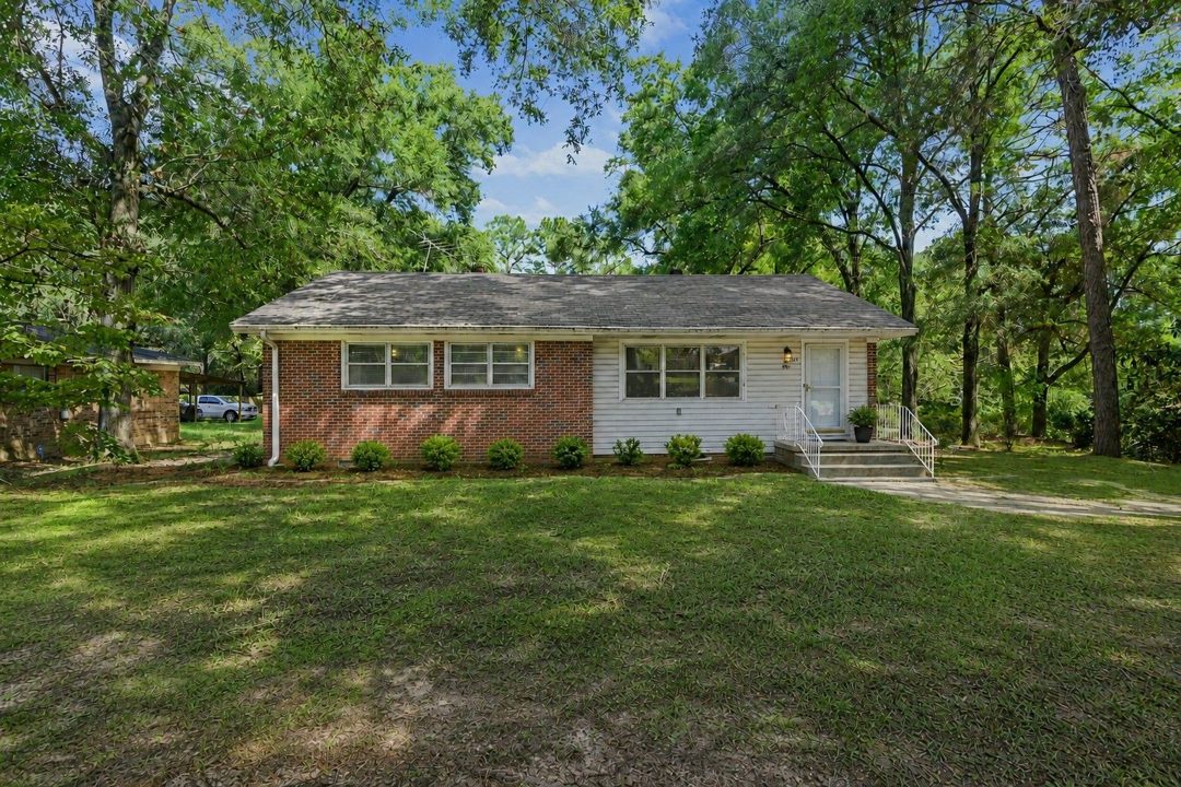 4904 Mercedes Road front exterior